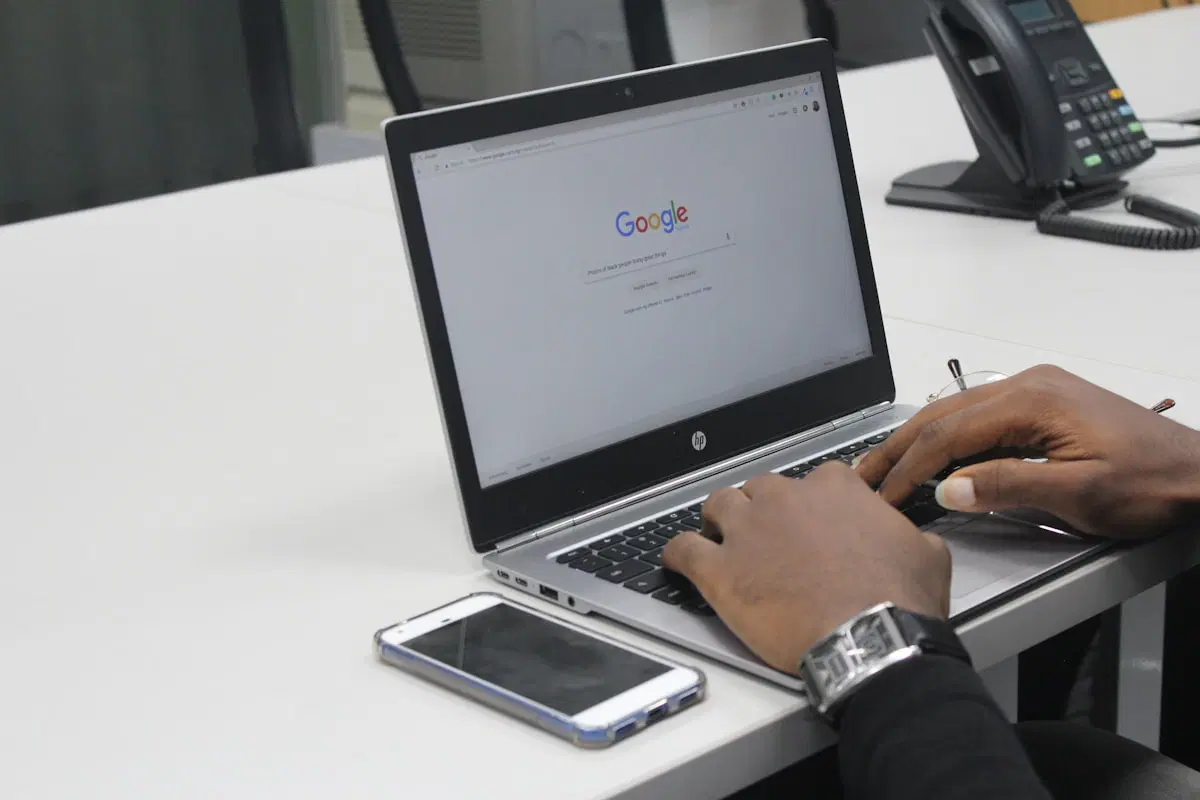 Intelligence Personnelle Google, Gemini d'Apple, Nouvelles Normes Commerciales